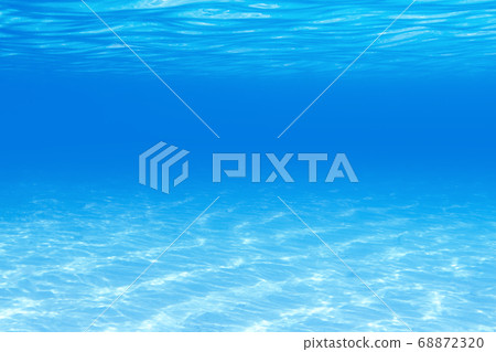 在水中 在水中 68872320