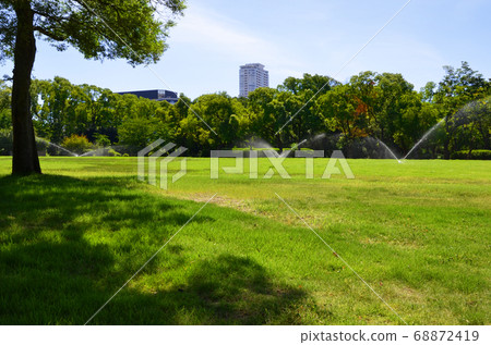 Lawn in watering (at Osaka Castle Nishinomaru Garden) Lawn in watering (at Osaka Castle Nishinomaru Garden) 68872419