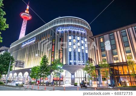 《京都府》京都車站前的京都中心地區夜景 《京都府》京都車站前的京都中心地區夜景 68872735