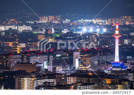 <<Kyoto>> Night view of Kyoto Tower and downtown <<Kyoto>> Night view of Kyoto Tower and downtown 68872917