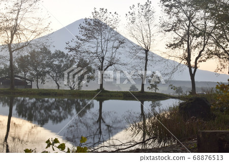 Fuji in the morning as seen from the foothills of the autumn campsite 68876513