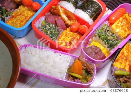 Preparing lunch for children 68876638