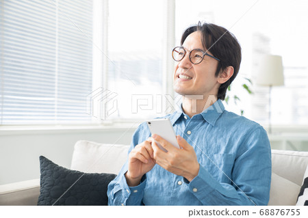 Middle men watching smaho Middle men watching smaho 68876755