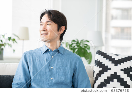 A man to relax 68876758
