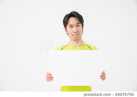 想一想帶有白板的中年健身圖像 68876798