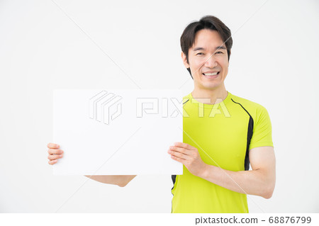 白板的中年男人的健身形象 白板的中年男人的健身形象 68876799
