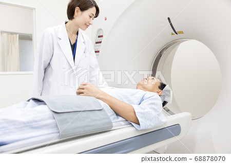 Middle-aged man undergoing CT examination Middle-aged man undergoing CT examination 68878070