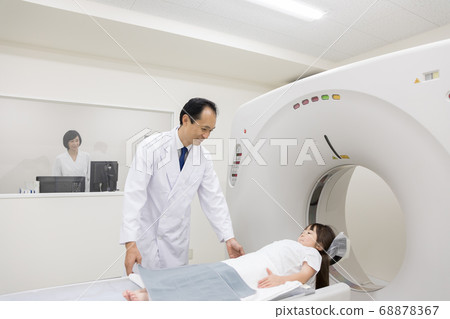 正在接受CT檢查的女孩 68878367