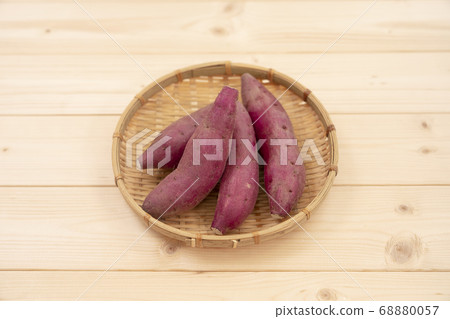 Sweet potato copy space 68880057