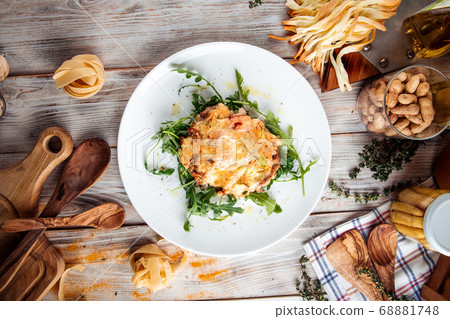 Julienne under the cheese with arugula 68881748