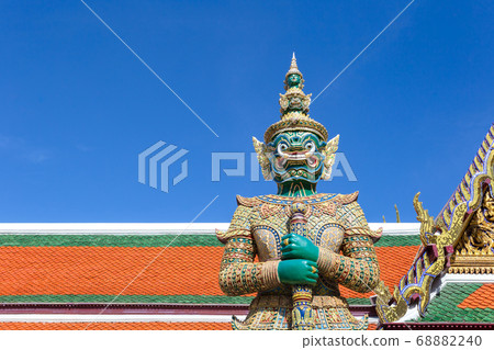 Wat Phra Kaew and Grand Palace in sunny day Wat Phra Kaew and Grand Palace in sunny day 68882240
