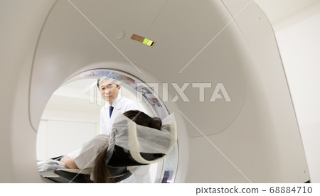 Girl undergoing CT examination 68884710