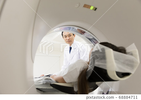 Girl undergoing CT examination 68884711