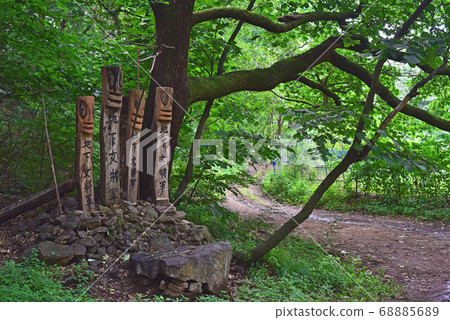 Country road with old traditional ranch monks in Korea 68885689