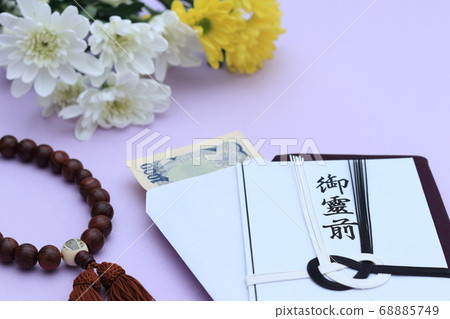 Incense bag and money placed with chrysanthemum Incense bag and money placed with chrysanthemum 68885749