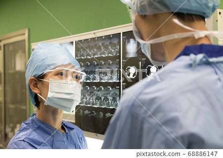 Surgeon 68886147