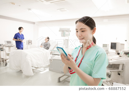 A woman working in a medical setting 68887552
