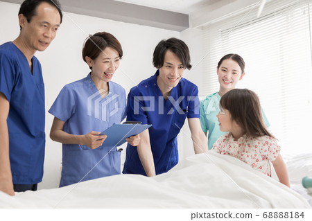 Medical personnel and patients 68888184