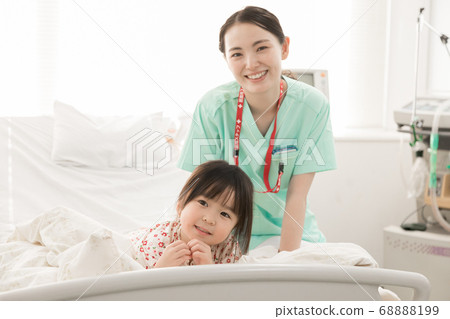 女孩住進了醫院 68888199
