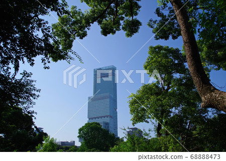 從天王寺公園看大阪的地標阿倍野遙 從天王寺公園看大阪的地標阿倍野遙 68888473