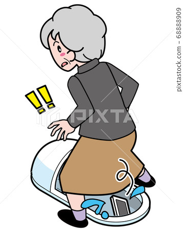 一位老婦在穿越日式廁所時丟下手機 68888909