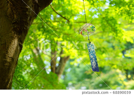 Wind chimes in the garden Wind chimes in the garden 68890039