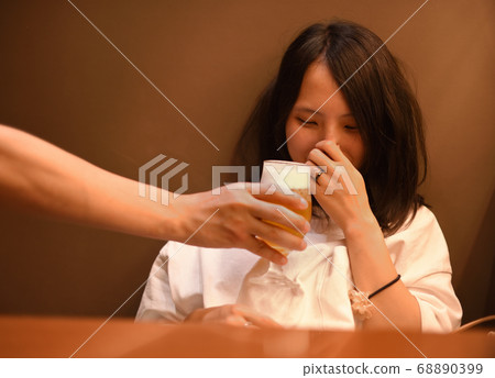 7 young women who dislike being pushed by beer 68890399