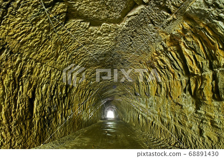 Raw tunnel 68891430