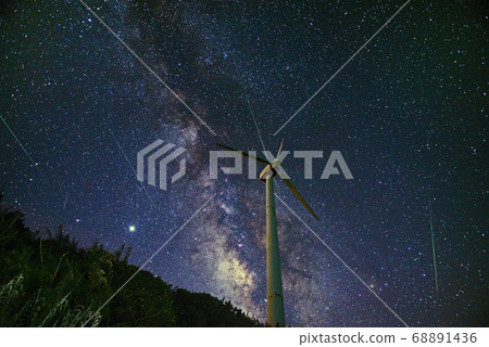 Starry sky on the island of Tsuji, Perseid meteor shower 68891436