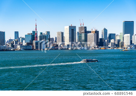 Tokyo Tower and water bus 68891546
