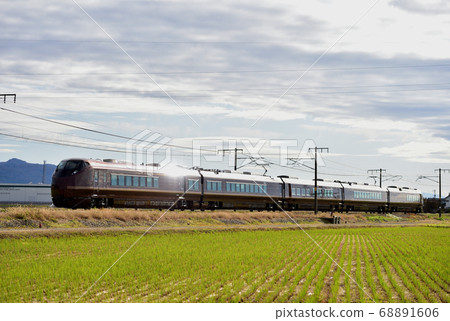 Shin-Etsu Main Line Obi-Mitsuke JR East E655 Series (Oku) Nagomi 68891606