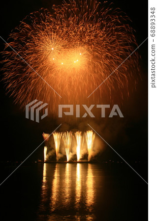 [Summer image] Fireworks display 68893348