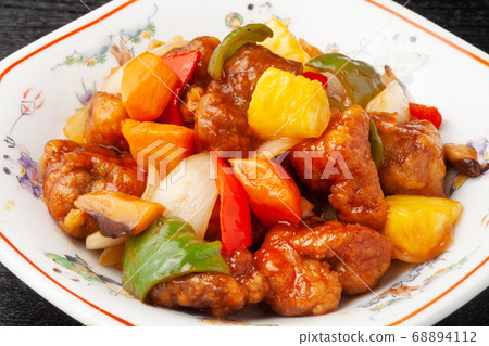 sweet and sour pork	 68894112