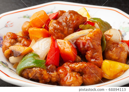 sweet and sour pork	 68894113