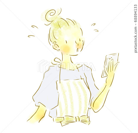 一個圍裙的女人急著去看智能手機 68894133