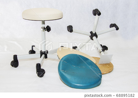 The old worn-out chair was restored. Working The old worn-out chair was restored. Working 68895182