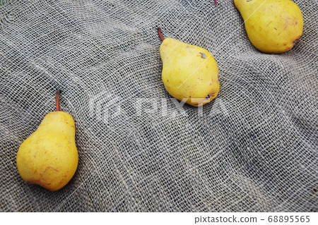 Ripe pears on burlap background, space for text Ripe pears on burlap background, space for text 68895565