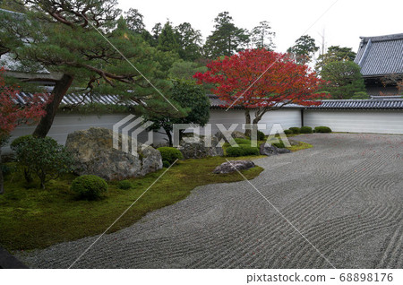 Autumn leaves of Nanzenji Autumn leaves of Nanzenji 68898176