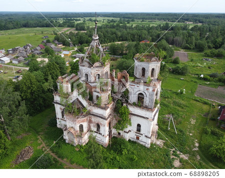 an old building with grass and trees,aerial photo an old building with grass and trees,aerial photo 68898205