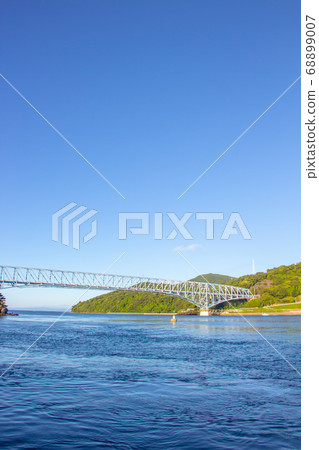 Kurono Seto Bridge, which connects Akune and Nagashima in Kagoshima Prefecture, one of Japan's three major tides Kurono Seto Bridge, which connects Akune and Nagashima in Kagoshima Prefecture, one of Japan's three major tides 68899007