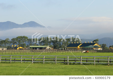 北海道日高地區的一個農場風景 北海道日高地區的一個農場風景 68900179