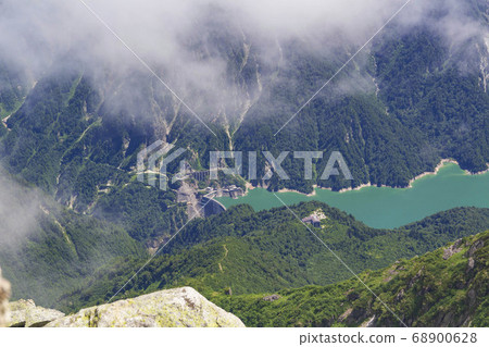 [Northern Alps/Tateyama] Kurobe Dam and Gotateyama mountain range seen from Mt. 68900628