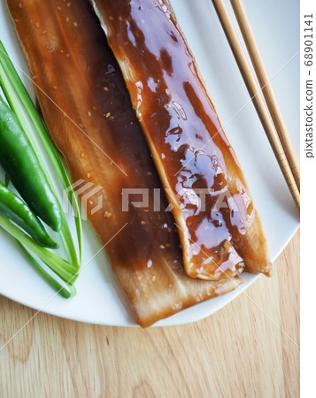 亞洲食品醬油和鰻魚 68901141