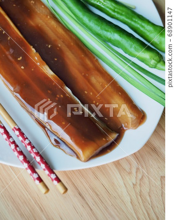 亞洲食品醬油和鰻魚 68901147