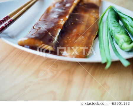 亞洲食品醬油和鰻魚 68901152