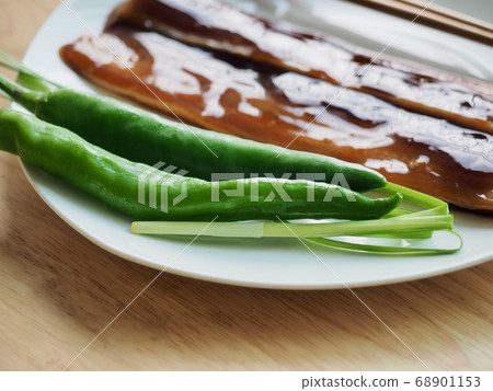 亞洲食品醬油和鰻魚 68901153