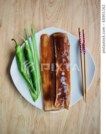 亞洲食品醬油和鰻魚 68901162