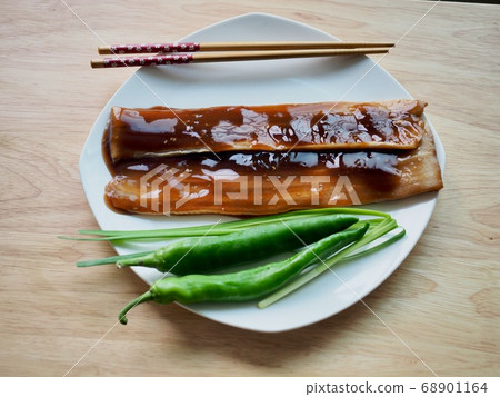 亞洲食品醬油和鰻魚 68901164