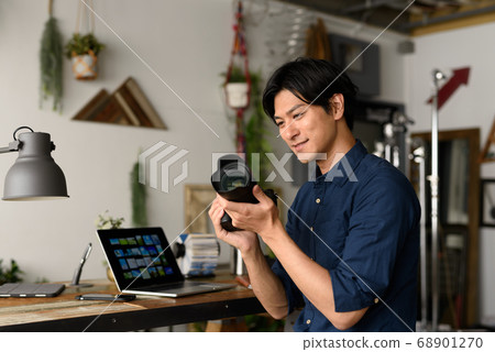 Men's holiday portrait 68901270
