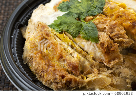 Pork cutlet on rice Pork cutlet on rice 68901938